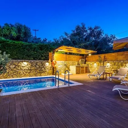Villa Mpochali Sleeps 9 Pool Air Con Wifi *